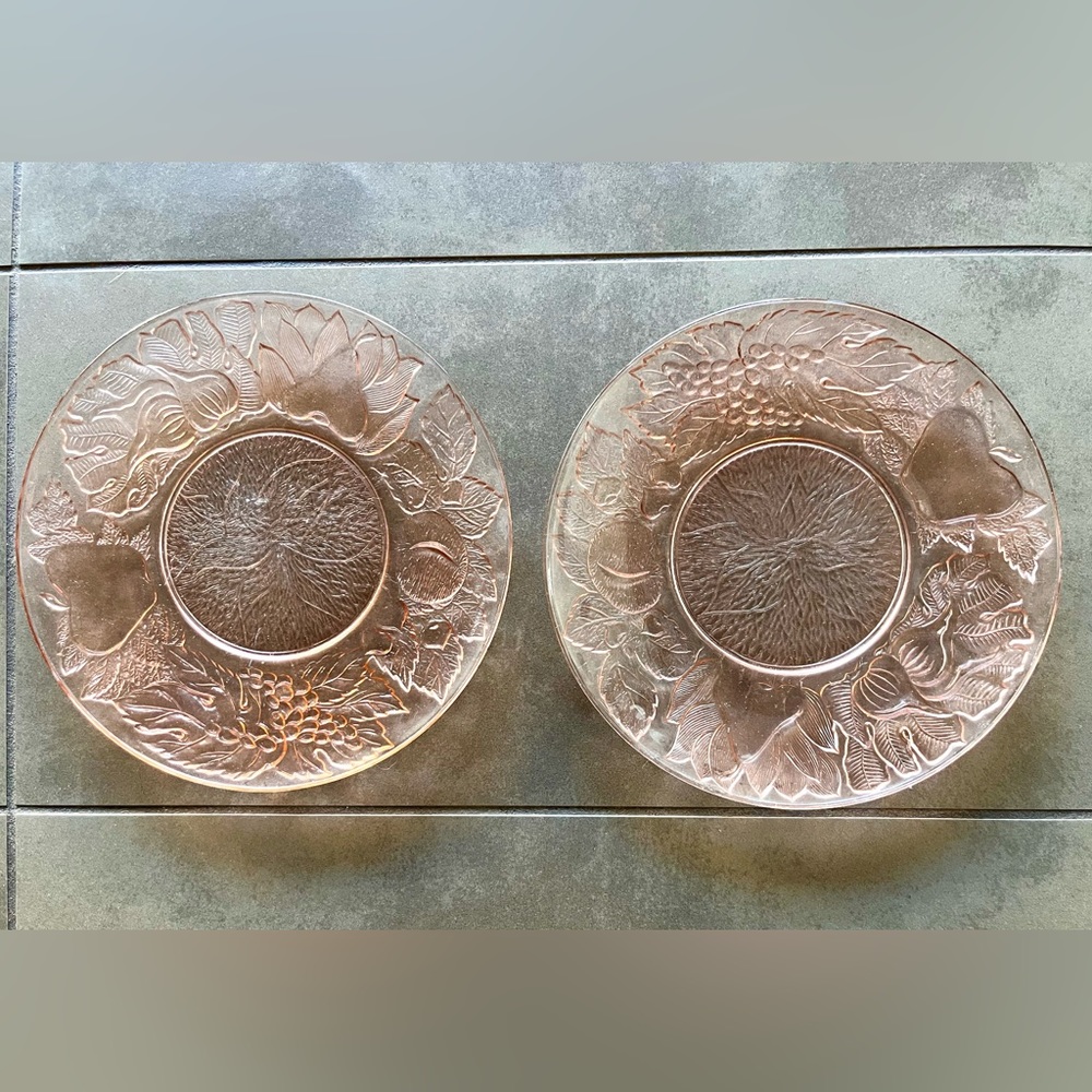 Like new Vintage KIG Indonesia Pink Glass Fruit Dinner Plates X2